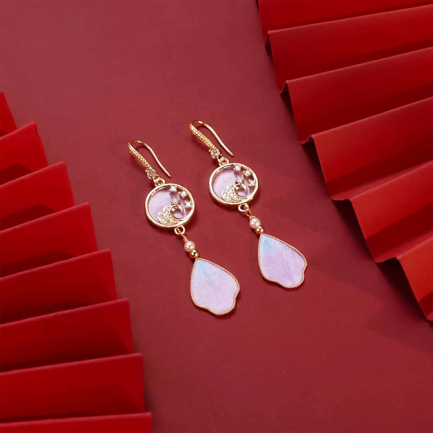 Ancient style design earrings