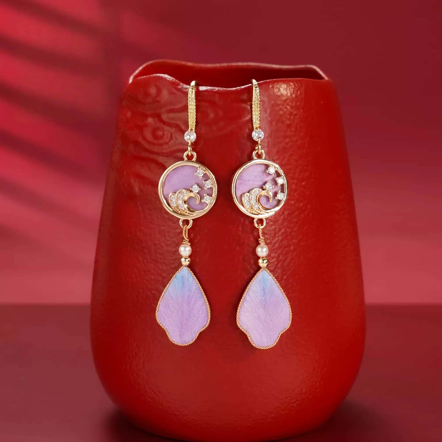 Ancient style design earrings