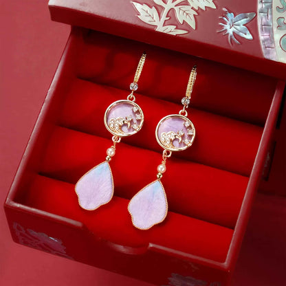 Ancient style design earrings