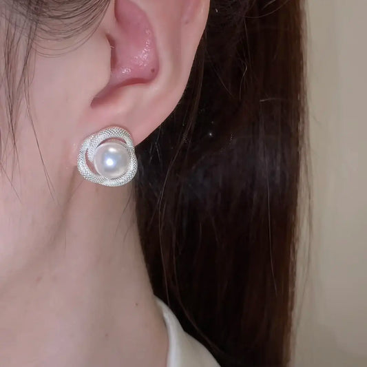 Rotating Pearl earrings